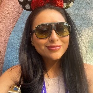 Meet your Posher, Andrea